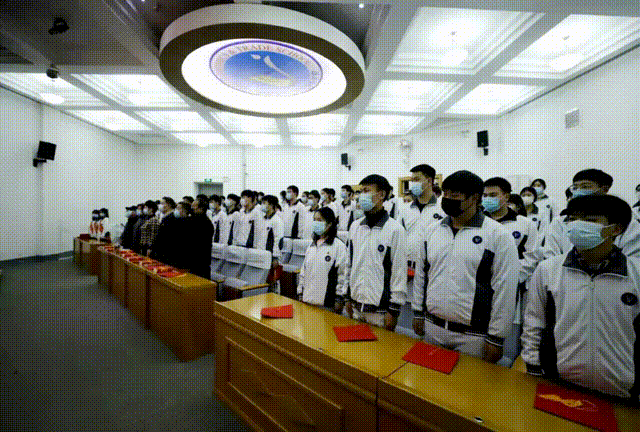 传承红色精神,勇担青春使命-- 我校为学生成功举办十八岁成人礼(图1) 传承红色精神,勇担青春使命-- 我校为学生成功举办十八岁成人礼(图1)