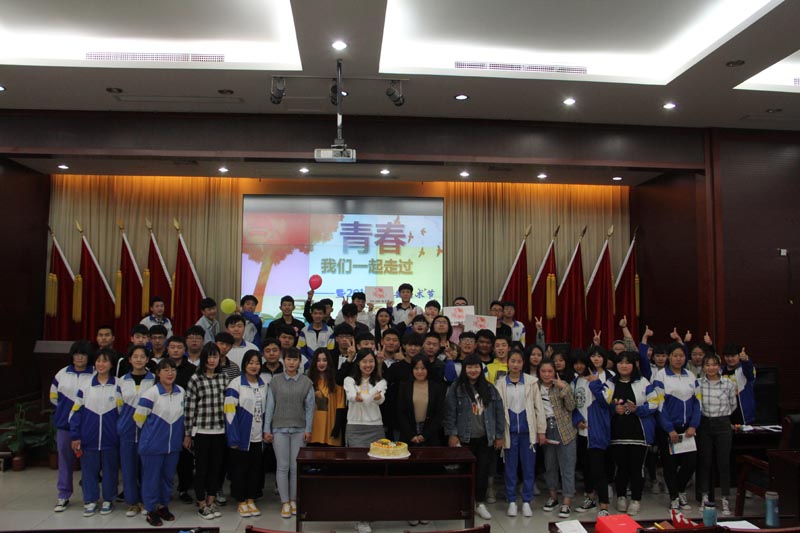 学校团委举办“青春,我们一起走过” 主题艺术节暨青年大调研活动(图1) 学校团委举办“青春,我们一起走过” 主题艺术节暨青年大调研活动(图1)