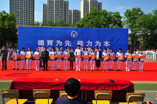 学校团委表彰2015年度taptap游戏旧版本共青团组织先进集体和个人(图1) 学校团委表彰2015年度taptap游戏旧版本共青团组织先进集体和个人(图1)