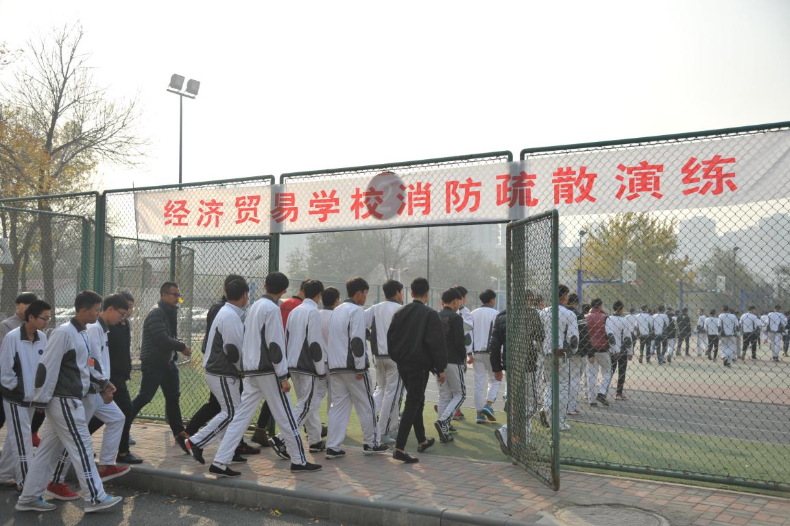 学校组织消防知识讲座暨应急疏散演练(图2)