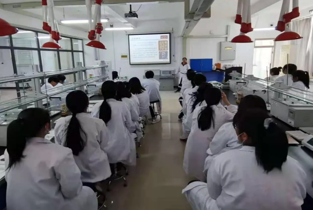 祝贺学校《食品微生物》课程被天津市教委认定为中职学校课程思政培育课程(图1)