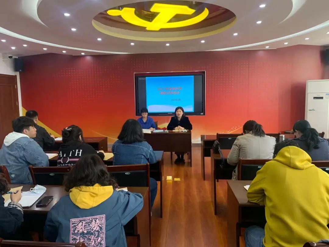 在平凡的岗位上,为党旗增辉——经贸学校优秀党员周玿吉(图2) 在平凡的岗位上,为党旗增辉——经贸学校优秀党员周玿吉(图2)