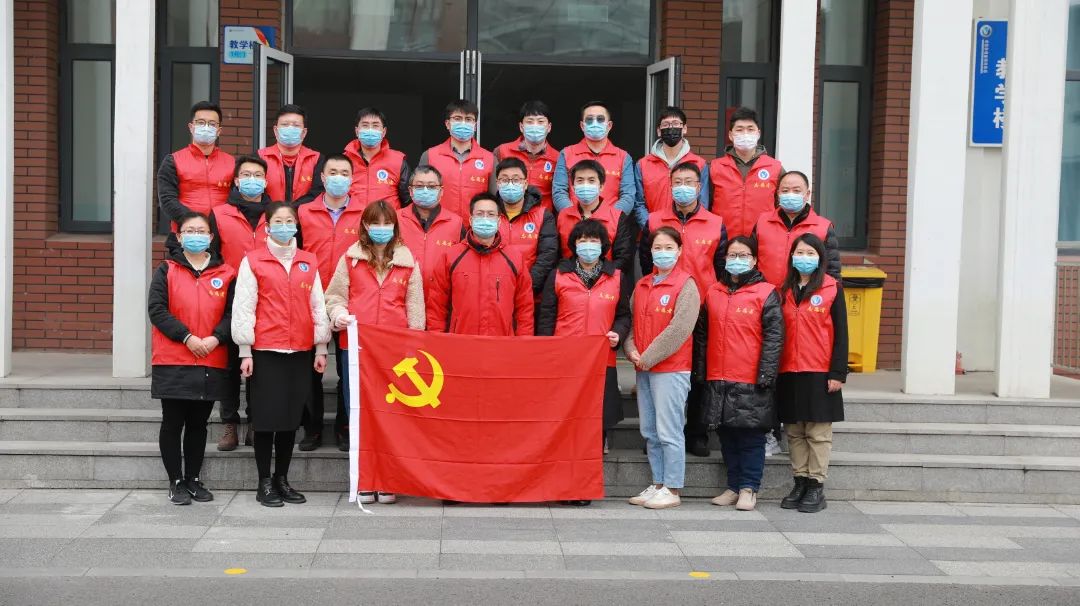 同心战疫 共克时艰——首批入驻全封闭式校园党员干部侧记(一)(图1) 同心战疫 共克时艰——首批入驻全封闭式校园党员干部侧记(一)(图1)