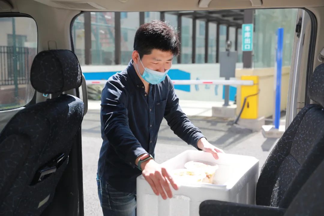 隔离不隔情 关怀暖人心——首批入驻全封闭式校园党员干部侧记(二)(图1) 隔离不隔情 关怀暖人心——首批入驻全封闭式校园党员干部侧记(二)(图1)