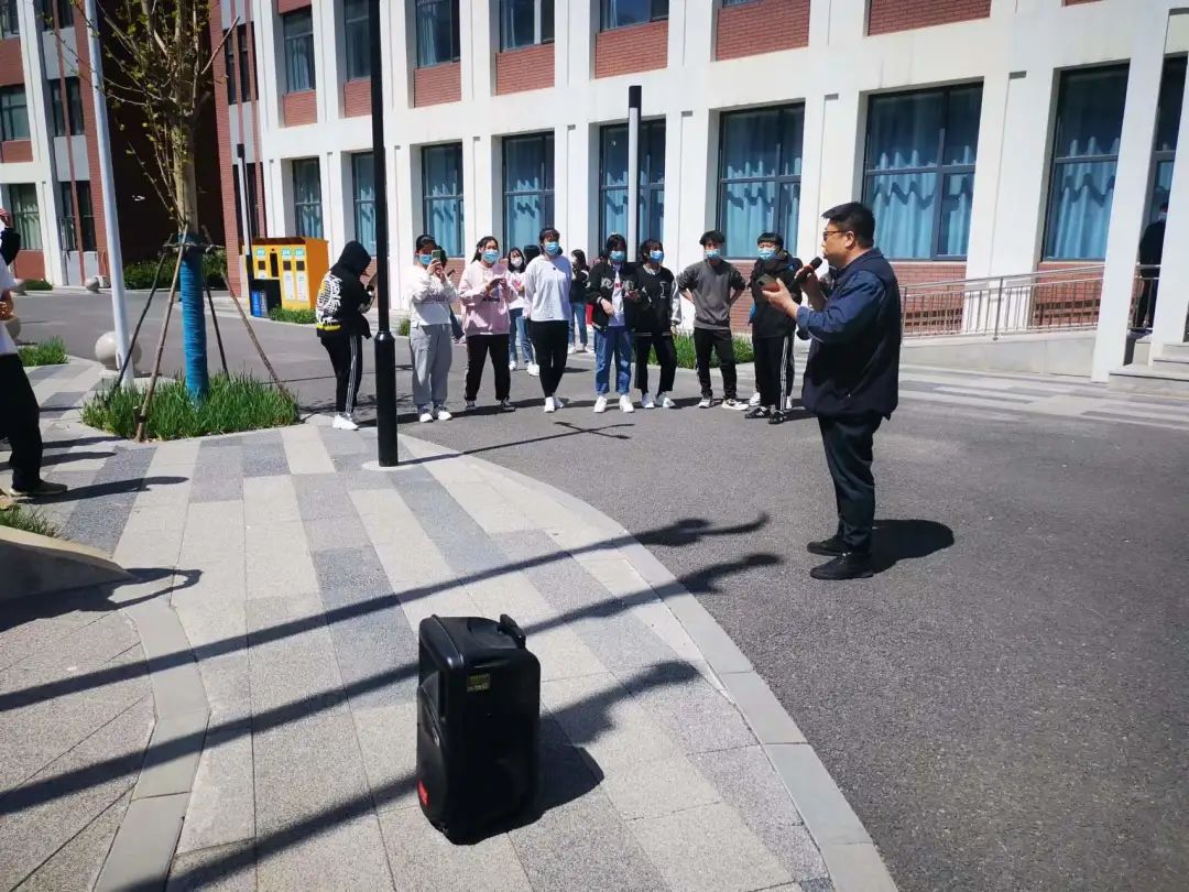 封闭管理保安全 课余活动暖心间——入驻全封闭式校园党员干部侧记(七)(图8) 封闭管理保安全 课余活动暖心间——入驻全封闭式校园党员干部侧记(七)(图8)