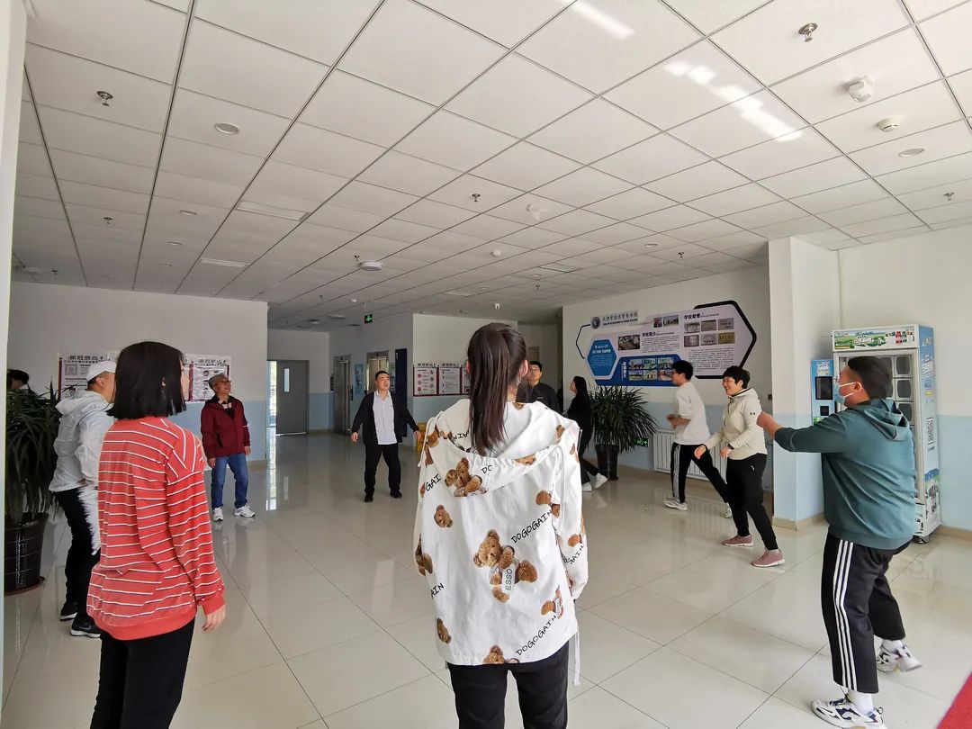 封闭管理保安全 课余活动暖心间——入驻全封闭式校园党员干部侧记(七)(图11) 封闭管理保安全 课余活动暖心间——入驻全封闭式校园党员干部侧记(七)(图11)