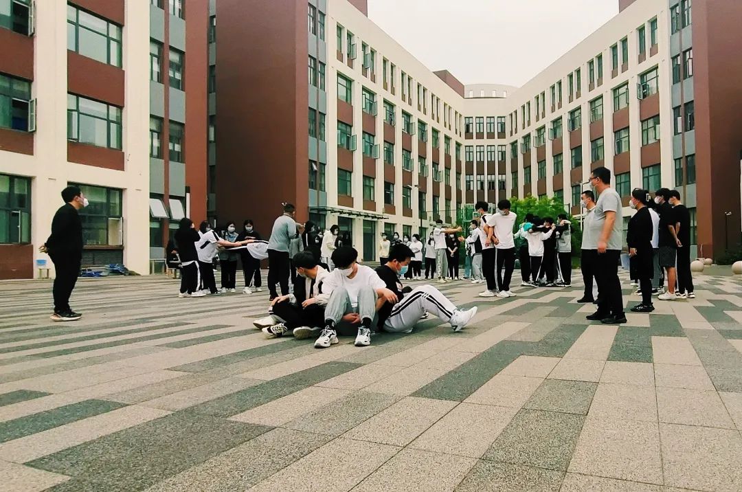 缤纷素拓 绽放青春——入驻全封闭式校园党员干部侧记(八)(图1) 缤纷素拓 绽放青春——入驻全封闭式校园党员干部侧记(八)(图1)