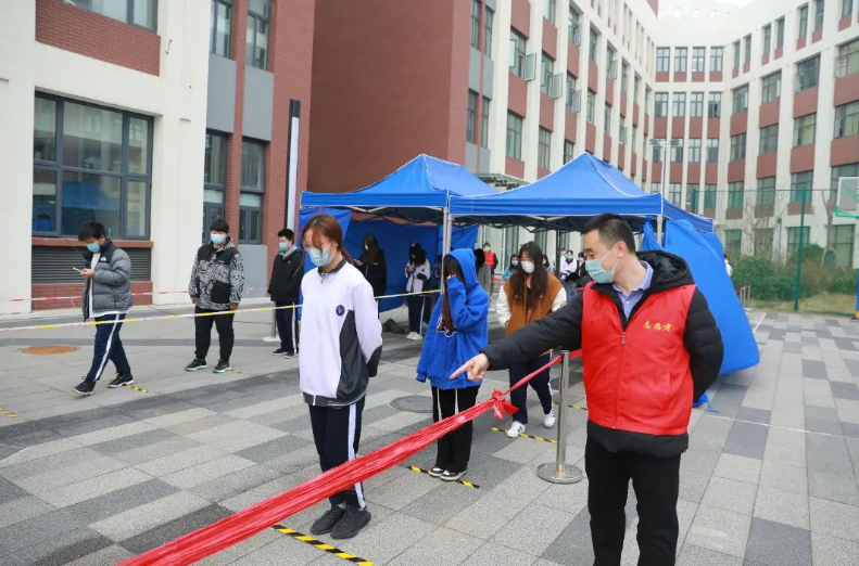 适应职业教育发展 提升taptap点点亚洲质量——记学校优秀共产党员杜巍(图1)