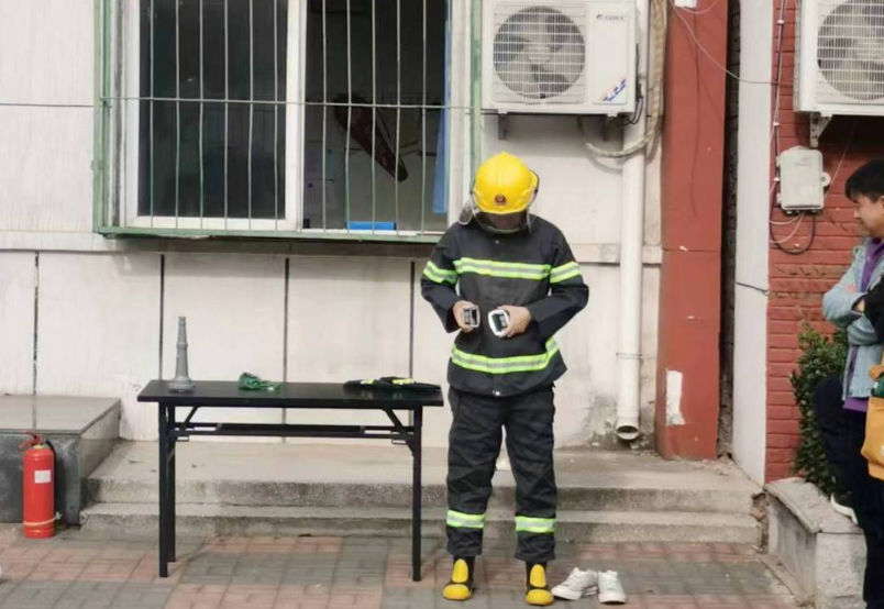 齐心筑牢防火屏障 携手打造平安校园——学校深入开展消防安全月活动(图2)