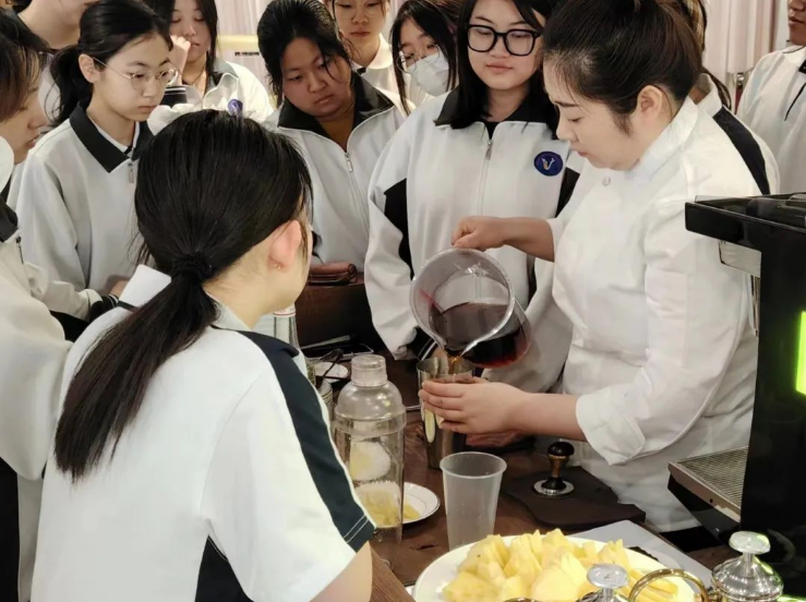 学校2024年“职业教育活动周”暨“天津技能周”系列活动(四)(图2) 学校2024年“职业教育活动周”暨“天津技能周”系列活动(四)(图2)