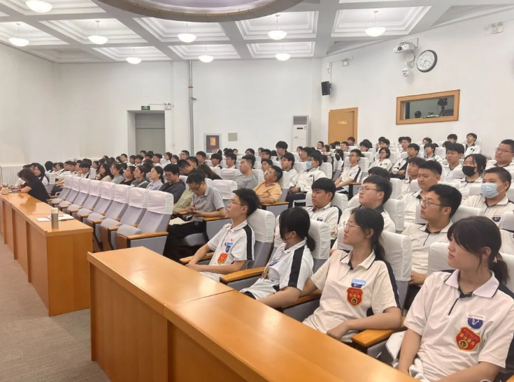 守护青春，共筑法治防线——学校举办反诈骗、反走私、反校园暴力普法讲座(图2)