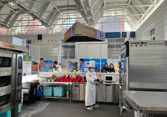 技能成才 匠心铸梦——记中华人民共和国第二届职业技能大赛糖艺/西点制作赛项优胜奖获得者 金士欣(图1)