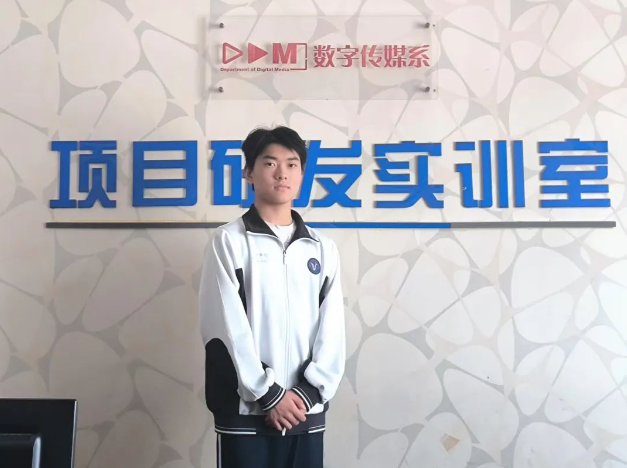 【榜样·领航】在代码与光影中书写青春答卷——记2024年天津市职业院校技能大赛中职组学生赛“数字艺术设计”赛项一等奖获得者 李博文(图1)